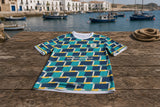 Camiseta Club Costero 98 - plano cenital de la camiseta en el puerto