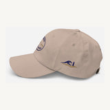 Gorra Fisterra CF Arena - detalle lateral ola y faro bordados