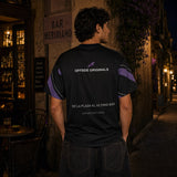 Espalda de la camiseta Madrugada 26 con texto Offside Originals en ambiente nocturno
