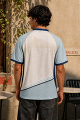 Camiseta Puerto VK en modelo, vista trasera con inspiración de Vallecas