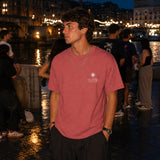 Txosna camiseta Bilbao Carmesí - frontal en ambiente de Aste Nagusia
