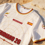 Camiseta Iberia Blanca Meridiano 26 - detalle del cuello y la textura del tejido