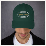 Gorra Fisterra CF Verde abeto - lifestyle producto puesto en outfit urbano premium