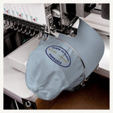 Gorra Fisterra CF Azul cielo - detalle proceso de bordado en maquina