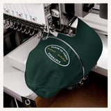 Gorra Fisterra CF Verde abeto - detalle proceso de bordado en maquina