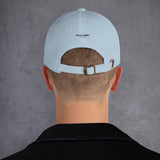 Gorra Fisterra CF Azul cielo - vista trasera con modelo llevando la gorra y bordado Fin do Camino. Mockup oficial Printful, Costa da Morte.