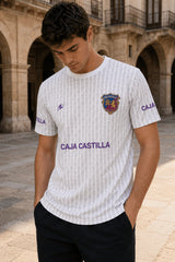 Camiseta Castilla Blanca 1986 - frontal con la camiseta puesta y cuello redondo