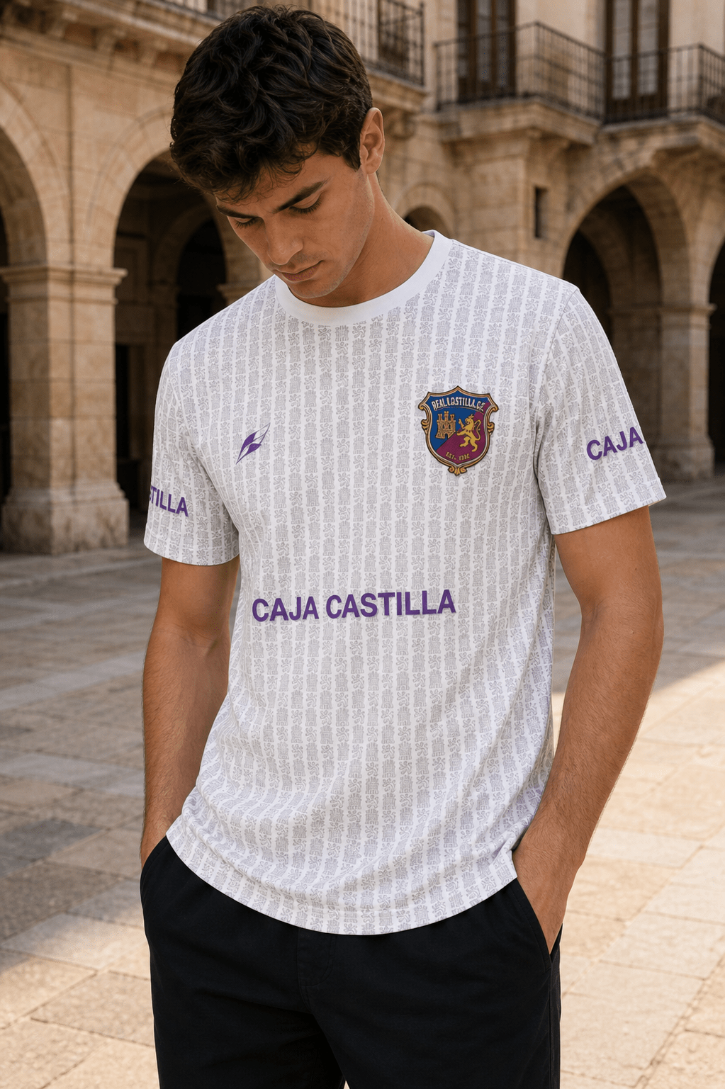 Camiseta Castilla Blanca 1986 - frontal con la camiseta puesta y cuello redondo