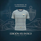 Camiseta C.D. Rías Baixas 92 Edición Atlántica en composición de archivo con olas y escudo